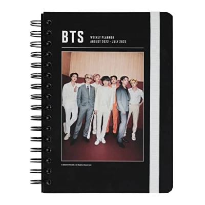 Afbeelding van Grupo Erik AEESVA52218,Officiële BTS A5 Agenda 2022 2023 Weekplanner Weekkalender Weekagenda 12 Maanden Afsprakenplanner Weekoverzicht Schoolagenda