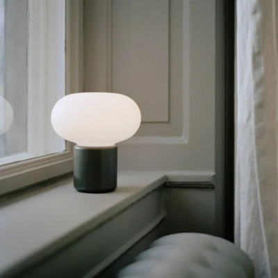 Afbeelding van New Works oplaadbare lamp Karl Johan, bosgroen, IP65