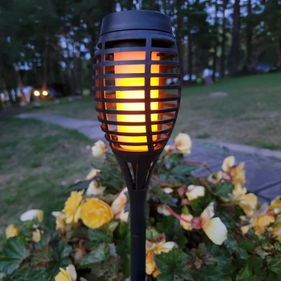 Afbeelding van näve Led solarlamp Fanilo 5 lamps hanglamp in zwart: elegant, minimalistisch metalen design, perfect boven eettafels of keukeneilanden