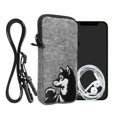 Afbeelding van kwmobile Tasje voor smartphones XXL 7&quot; Hoesje van vilt in zwart / wit grijs Phone case met nekkoord Shiba hond design