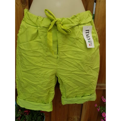 Afbeelding van Dames korte broek met aantrekkoord appelgroen One size 38/44