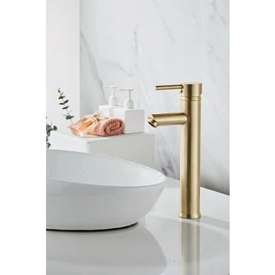 Afbeelding van Saniclear Brass verhoogde wastafelkraan geborsteld messing mat goud