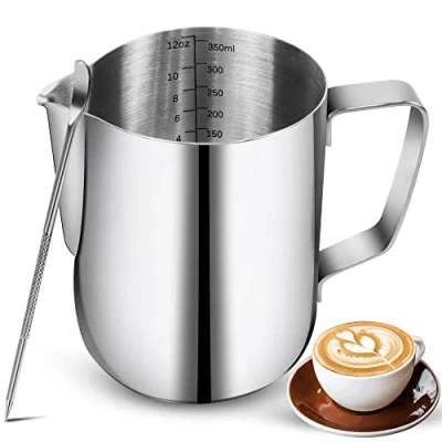 Afbeelding van Melkopschuimer kruiken 12 oz, melkschuimkruik roestvrij staal met decoratiepen, melkopschuimkruik schaal melk koffie cappuccino latte art barista stoom melkkruik beker..