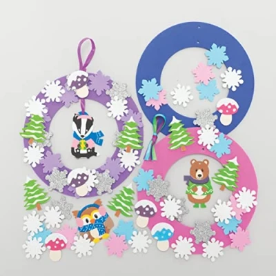 Afbeelding van Baker Ross FC291 Winter bosland kranssets pak van 3, kransring om te versieren en weer geven, houtambachten voor kinderen, maak je eigen decoraties, geassorteerd