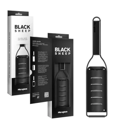 Afbeelding van Microplane grote keukenrasp met roestvrijstalen mes made in USA voor Parmezaanse kaas, chocolade, truffels &amp; botervlokken uit de serie Black Sheep
