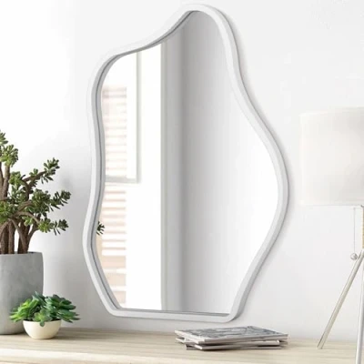 Afbeelding van Witte Opknoping Spiegels voor Muur Asymmetrische Onregelmatige Houten Frame Spiegel Moderne Unieke Gevormde Golvende Slaapkamer Woonkamer Badkamer Vanity Entryway Hal Decoratieve