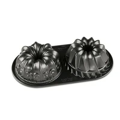 Afbeelding van Nordic Ware Bundt Duet Pan, Gegoten Aluminium Blik, Cake Tin voor 2 Taarten, Fleur de Lis en Kugelhopf Premium Mould Gemaakt in VS, Kleur: Grafiet
