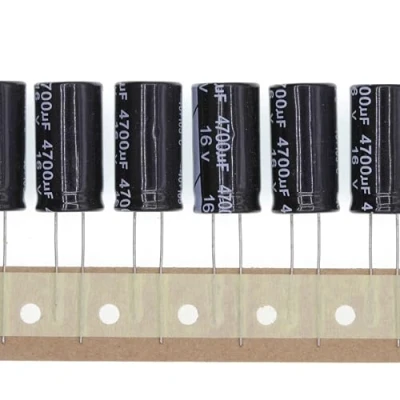 Afbeelding van 20 stuks 16V 4700UF insteekbare aluminium elektrolytische condensator 13x25 13 x 25 mm