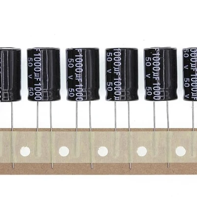 Afbeelding van 20 stuks 50 V 1000UF elektrolytische condensator van aluminium, plug in, 13 x 21 mm, mm