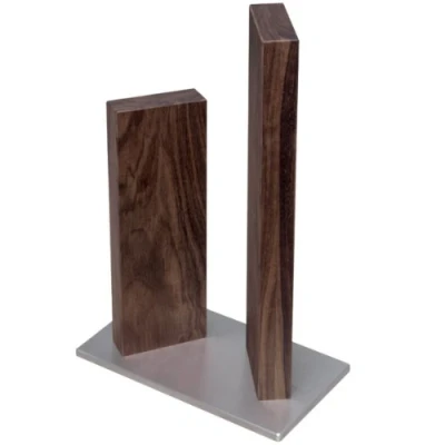 Afbeelding van KAI Magnetisch messenblok klein Stonehenge van walnoot met roestvrijstalen bodem premium hout ruimte voor 4 messen afmetingen 18 x 10 28 30 cm