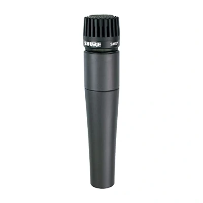 Afbeelding van Shure SM57 cardioïde dynamisch instrument microfoon met pneumatische schokmount, A25D Mic clip, opbergzak, 3 pins XLR connector, geen kabel inbegrepen (SM57 LC)