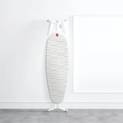 Afbeelding van Rayen Universele strijkplankhoes EasyClip Aanpassing Strijkhoes 2 lagen: 100% Katoen met Foam Microgeperforeerde stof Afmeting: 130 x 47 cm Witte afdruk