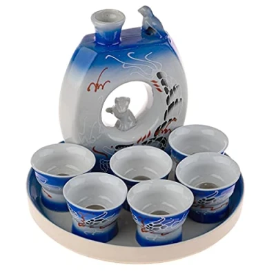 Afbeelding van lachineuse Gestript dames Sake set met 6 kommen, karaf en dienblad Japanse glazen Chinees flirterig cadeau idee Traditioneel servies Japan porselein Blauw