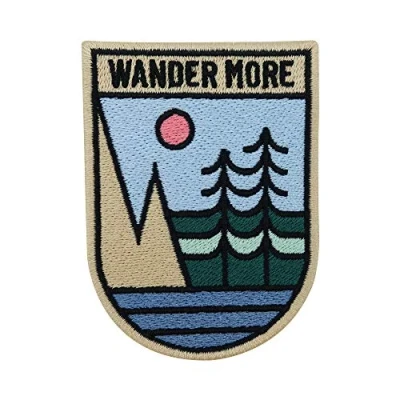 Afbeelding van Finally Home Adventure Collection: Wander More bergen patch om op te strijken wandelen outdoor patches, boom, zon, strijkpleisters, wandelaars, patches ook geschikt voor rugzakken