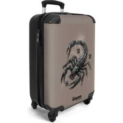 Afbeelding van NoBoringSuitcases.com® Handbagage koffer lichtgewicht Reiskoffer trolley Bruin met zwarte schorpioen Rolkoffer wieltjes Past binnen 55x40x20 en 55x35x25