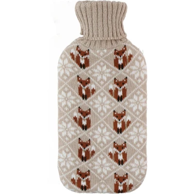 Afbeelding van Warmwaterkruik 2 liter met zachte gebreide vossen print hoes beige