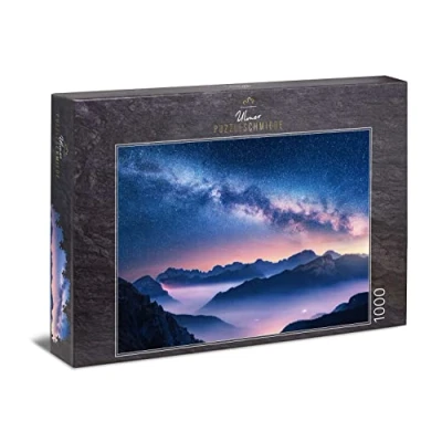 Afbeelding van Ulmer Puzzleschmiede puzzel &quot;Melkweg&quot; Klassieke 1000 stukjes ruimtepuzzel Fantasievolle blik in het universum boven de mist en nachthemel bergen Made Germany