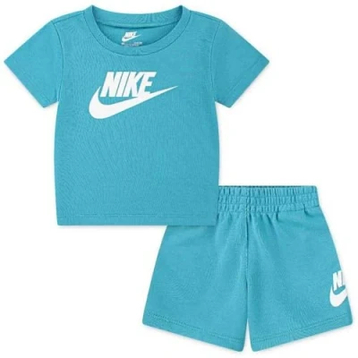 Afbeelding van Nike Meisjes Set van T shirt met korte joggingbroek 2 delig in de kleur Zeegroen, maat: 80