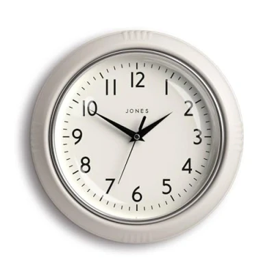 Afbeelding van Jones Clocks® Ronde Retro wandklok The Ketchup Round Clock Makkelijk leesbare cijfers, zwarte perfect als keukenklok, kantoorklok, woonkamerklok klok 25cm Lichtgrijs