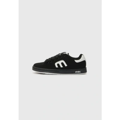Afbeelding van etnies Callicut Heritage skate stijl, met een volumineuze look en chunky vibe uit de jaren 90, versterkte cupsole, comfortabele demping, dagelijkse sneakers