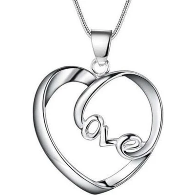 Afbeelding van Ketting met hanger Hart en Love zilverkleur.