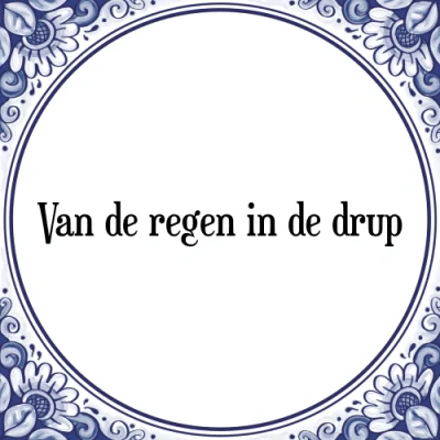 Afbeelding van Van de regen in drup Tegeltje + Spreuk