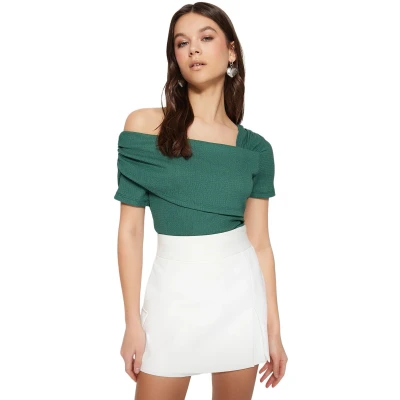 Afbeelding van Trendyol Smaragdgroene, Aansluitende Gebreide Bodysuit Met Asymmetrische Kraag Twoss23Bd00060