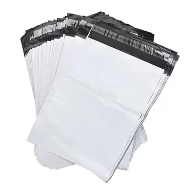 Afbeelding van 25 verzendzakken 325 x 425 mm Premium 60? m LDPE COEX zelfklevende verzendtassen zwart/wit poly mailers