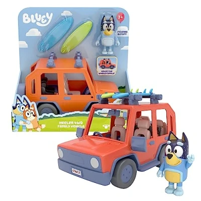 Afbeelding van Giochi Preziosi, jeep Bluey van de Heeler familie met bandit figuur, spellen voor kinderen vanaf 3 jaar, voertuig vrijloop, schuifdak, decoratieve stickers en 2 surfplanken