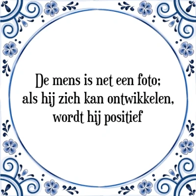 Afbeelding van De mens is net een foto; als hij zich kan ontwikk Tegeltje + Spreuk