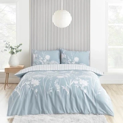 Afbeelding van Catherine Lansfield Moerasspirea Bloemen Omkeerbare King Dekbedovertrek Set met Kussensloop Sea Spray Blauw
