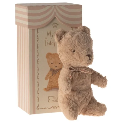 Afbeelding van Maileg knuffelbeer my first teddy powder pink 19 cm