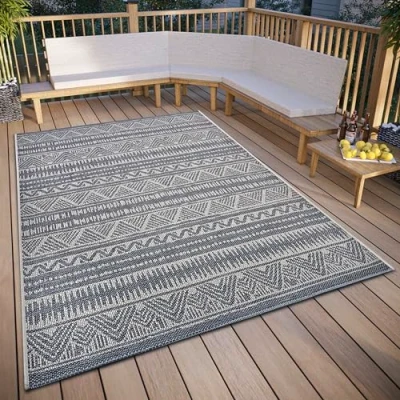 Afbeelding van Binnen en buitenkleed Triangolo 76x150cm Grijs 123vloerkleed.nl is de online webshop voor vloerkleden woonaccessoires.