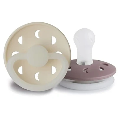 Afbeelding van FRIGG Maanfase siliconen nachtfopspeen fopspeen 2 stuks symmetrische speen in kersenvorm BPA vrij gemaakt Denemarken (Cream Night/Twilight Mauve Night, maat 1 (0 6 maanden)