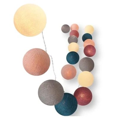 Afbeelding van CREATIVECOTTON led lichtketting met katoenen bollen, inclusief timer en dimmer (Scandinavië, 35 ballen)