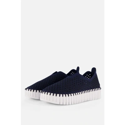 Afbeelding van Ilse Jacobsen dames Tulip slip on met cut out detail in de kleur Donkerblauw, maat: 41