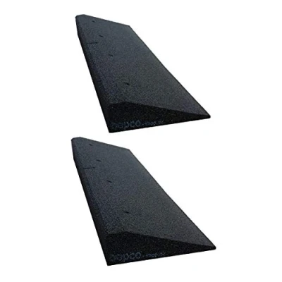 Afbeelding van Stoeprand helling set van 2 (2 stuks) 40 100 mm rubbervezels (zwart) oprijplaat drempelhelling rubberen met ingelegde sluitringen voor bevestiging (100 x 25 8 cm)