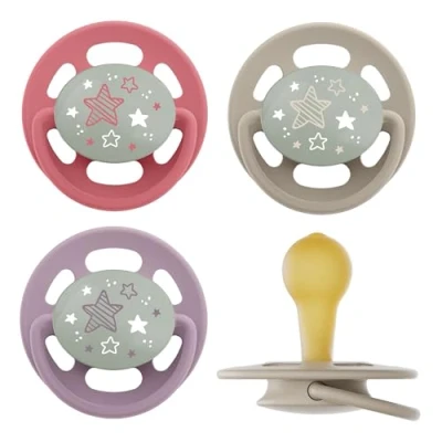 Afbeelding van Nu nog tandvriendelijker: nip Cherry fopspeen, licht op in het donker, platte speen kersenvorm van natuurlijk rubber, stil, BPA vrij, duurzaam, vanaf 6 maanden, 4 stuks, paars/rood