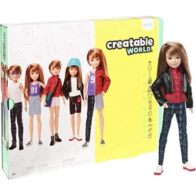 Afbeelding van Creatable World Luxe poppenset DC 619 Aanpasbare pop met steil koperkleurig haar, 6 kledingstukken, 3 paar schoenen en 2 accessoires, creatief speelgoed voor alle kinderen van jaar ouder