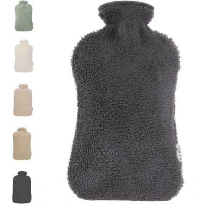 Afbeelding van Ølav North XL Kruik met Teddy hoes Tot 8 uur warmte Heerlijk zacht Warmwaterkruik 3 liter Zwart Cadeau voor vrouw &amp; man