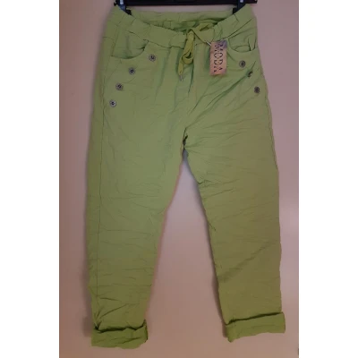 Afbeelding van Dames broek met sierknopen appel groen One size 38/44