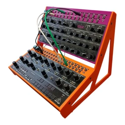 Afbeelding van Acid Console Eurorack desktopstandaard, 2 x Behringer Edge, Crave, Spice of Grind Synthesizer houder, 15 en 60 hoek, neonoranje