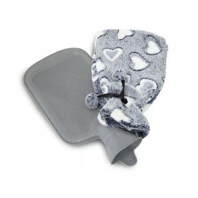 Afbeelding van Tragar Heart warmwaterkruik kruik met polyester hoes 2 liter 34 x 20 cm grijs / wit pluizig en zachte natuurlijk rubber uniek vrolijk motief