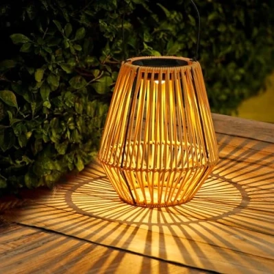 Afbeelding van ZWOOS lantaarn op zonne energie voor buiten, tuin, lichte rotan in boho stijl, hangend/staand, zonnelampen balkon, terras, tuindecoratie