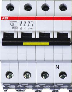 Afbeelding van Abb s203 installatieautomaat 3p n b karakteristiek 6a iec en 60898 1 6 ka iec60947 2 10 4 modulen breedte 70mm 2cds253103r0065