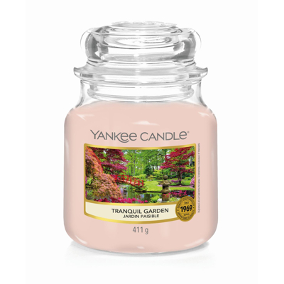 Abbildung von Yankee Candle Duftkerze Medium Tranquil Garden 13 cm / ø 11