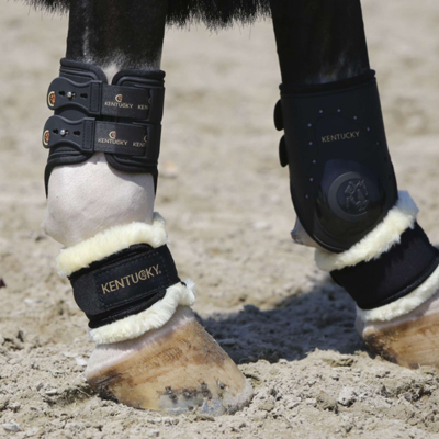 Abbildung von Kentucky Horsewear Fesselschutz Pastern Sheepskin Warmblut