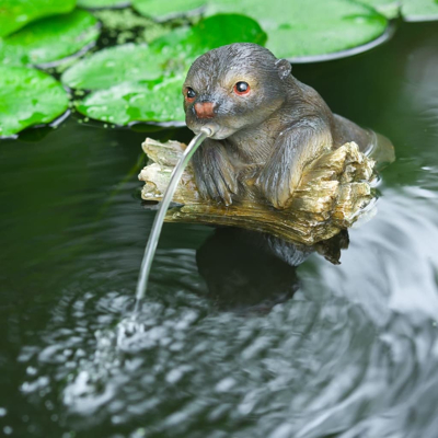 Afbeelding van Drijvende spuitfiguur Otter op boomstam Ubbink