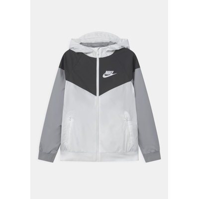 Abbildung von Nike Sportswear B NSW WR JKT HD Übergangsjacke für Kinder, Größe: 137/147, White/black/wolf grey