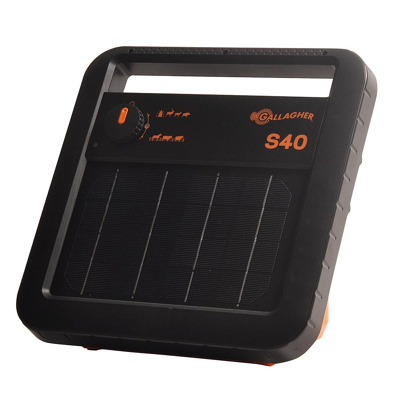 Billede af Gallagher S40 energizer med solcelleanlæg, inkl. batteri. Selvforsynende spændingsgiver til elhegn. Solenergi